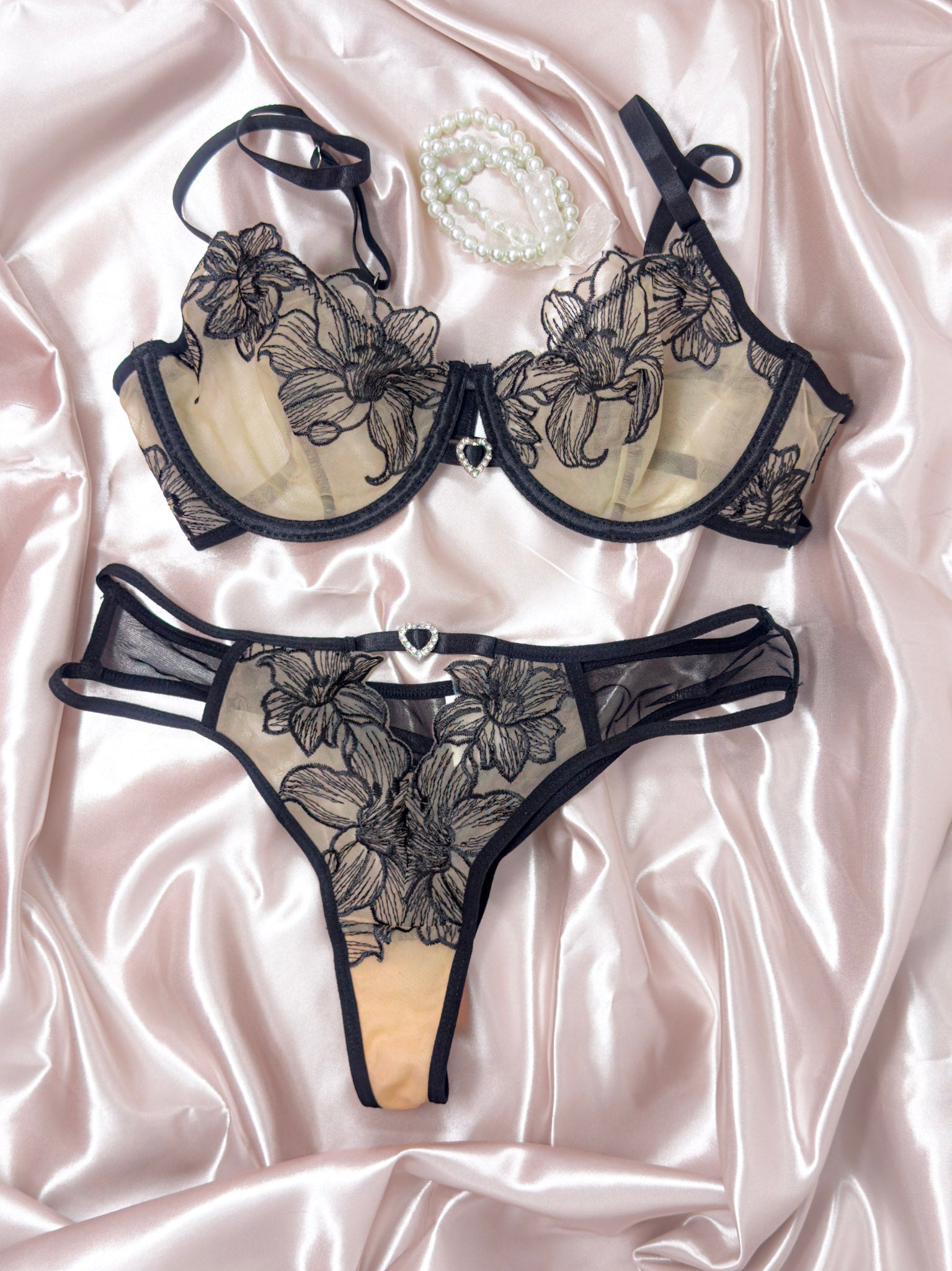 Juliette conjunto de dos piezas color piel con bordado floral