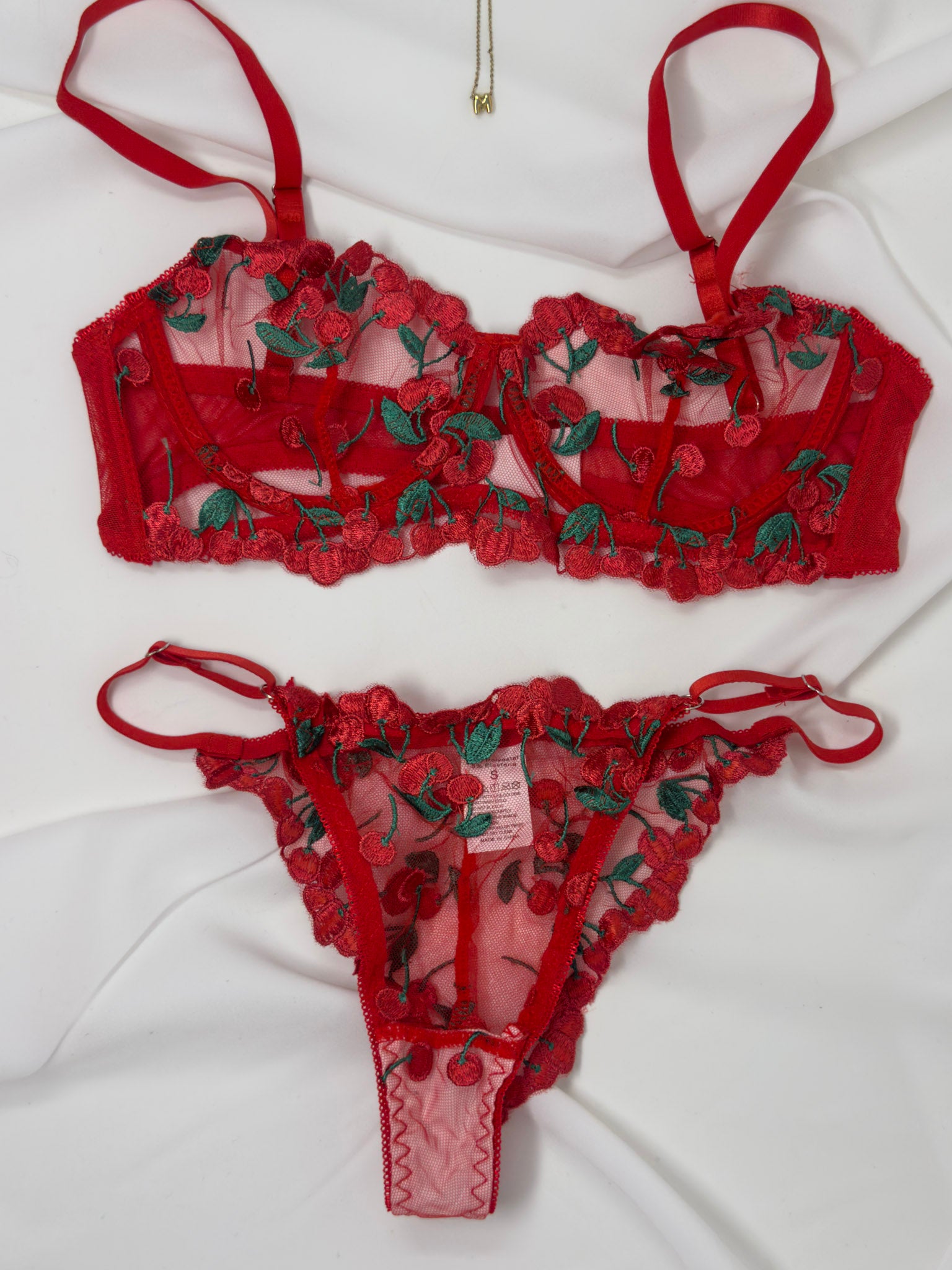 Dulce cereza conjunto de dos piezas rojo con bordados de cerezas