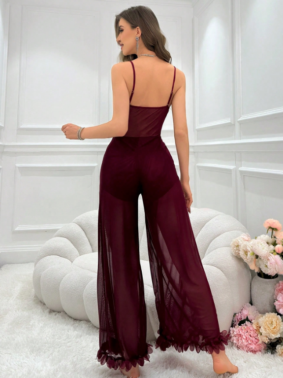 Francesca Pijama con detalle de encaje y abertura al medio color vino