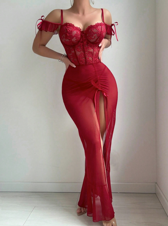 Iris set de camisón de 2 piezas con falda larga con abertura, aplicación de encaje y malla, volante en el bajo y tanga